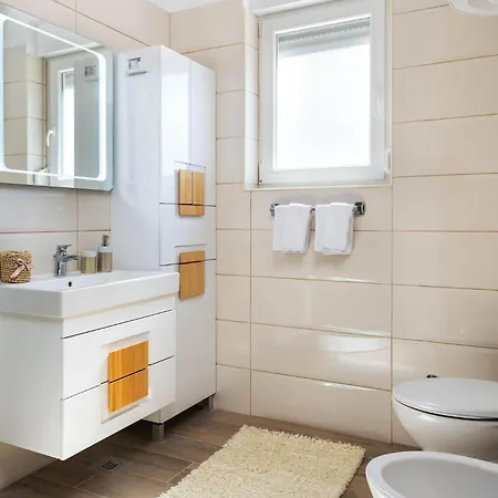 Vakantiehuis Amazing In With Kitchen Pula