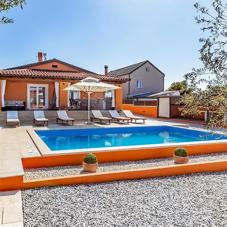 Amazing In With Kitchen Pula