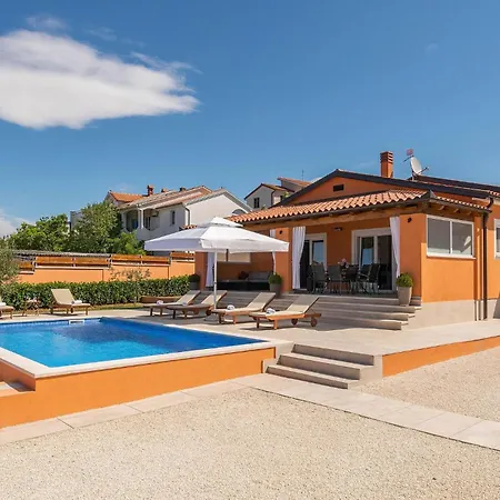 Holiday home Amazing In With Kitchen