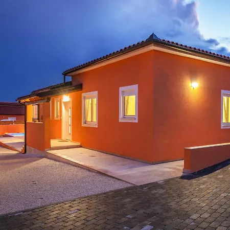 Amazing In With Kitchen Holiday home