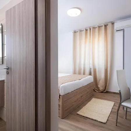 Amazing In With Kitchen Holiday home *