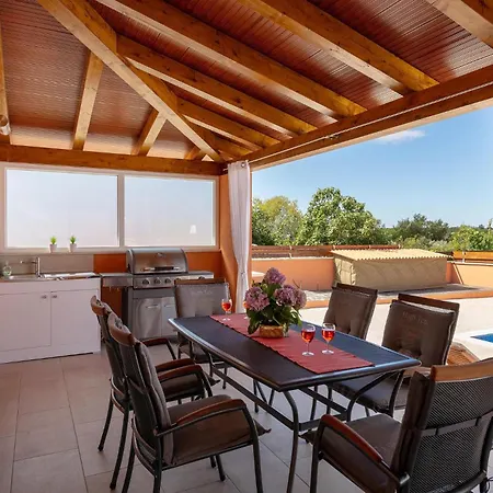 Amazing In With Kitchen Holiday home Pula