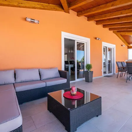 Holiday home Amazing In With Kitchen *