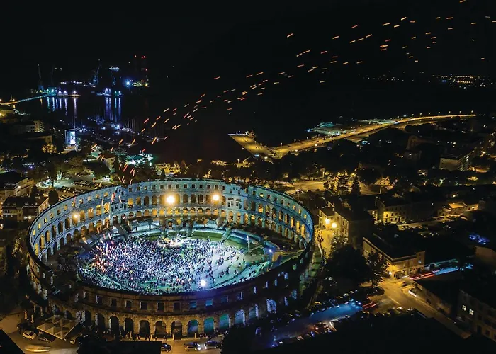 Amazing In With Kitchen Holiday home *