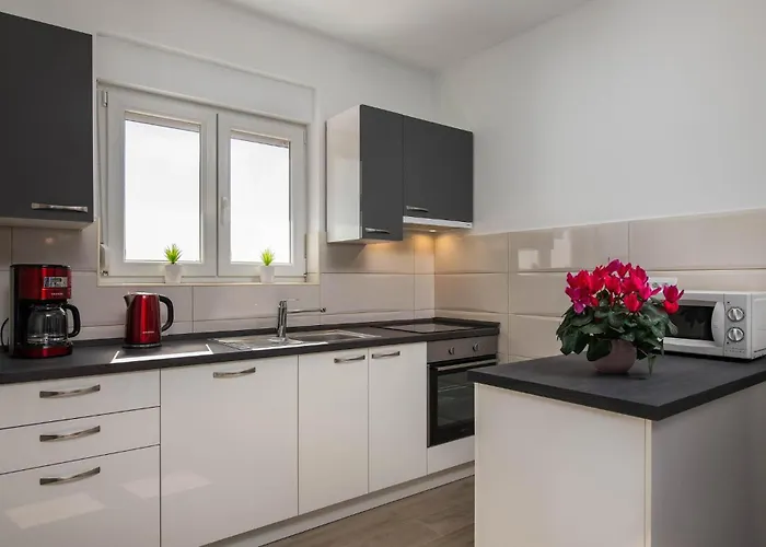 Amazing In With Kitchen