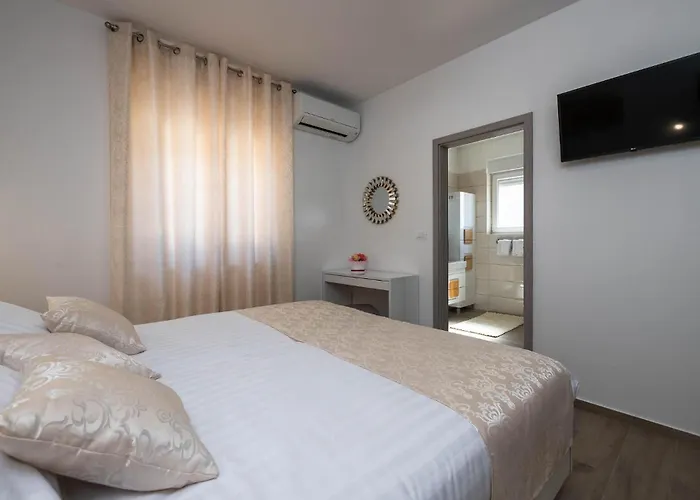 Holiday home Amazing In With Kitchen *