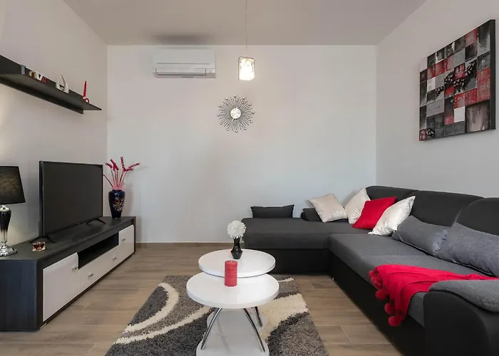 Amazing In With Kitchen * Pula