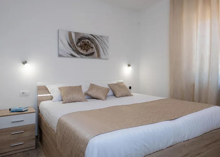 Vikendica Amazing In With Kitchen