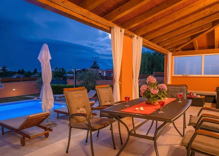 Vikendica Amazing In With Kitchen