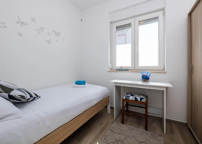 Vikendica Amazing In With Kitchen *