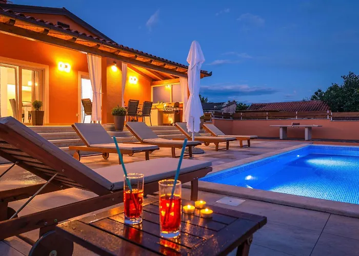 Holiday home Amazing In With Kitchen