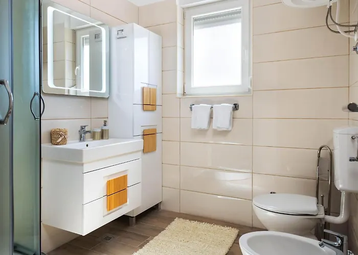 Vikendica Amazing In With Kitchen Pula