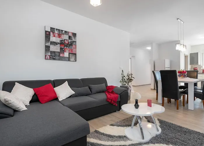 Amazing In With Kitchen * Pula