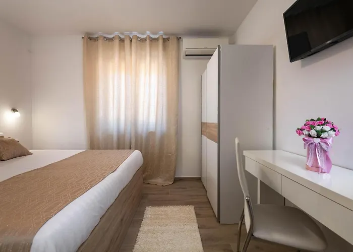 Amazing In With Kitchen * Pula