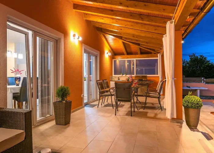 Amazing In With Kitchen Pula