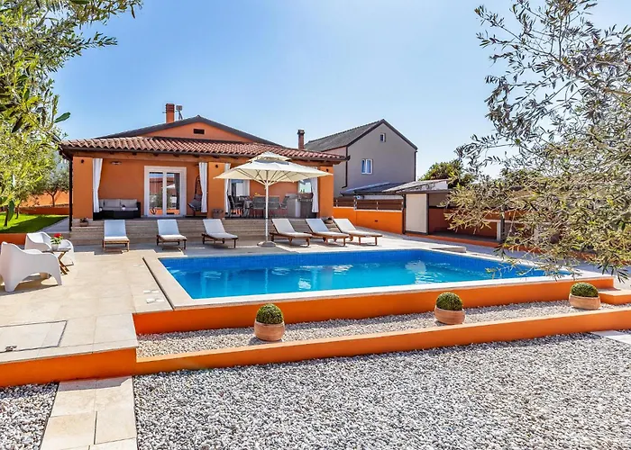 Amazing In With Kitchen Pula