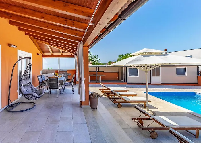 Vikendica Amazing In With Kitchen