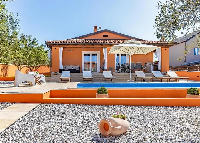 Amazing In With Kitchen Holiday home *