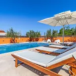 Feriehus Pet Friendly In Pula